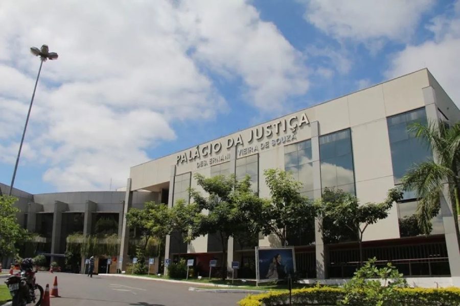 Novo júri para homem condenado por esfaquear ex-companheira