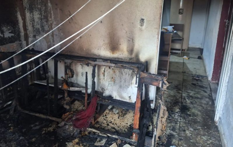 Adolescente sofre queimaduras em 20% do corpo ao tentar apagar incêndio causado por criança com isqueiro em Uberaba