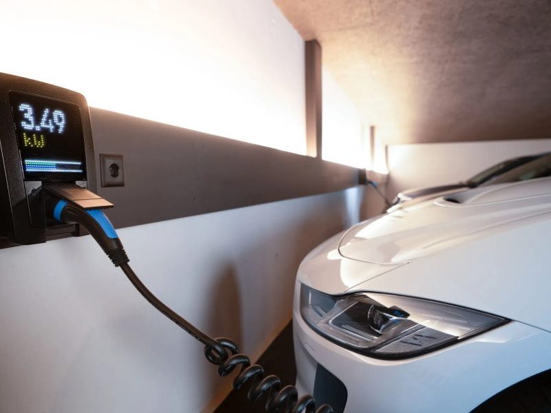 Alagoas cria regras para recarga de carros elétricos em condomínios; veja mudanças