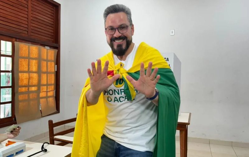 Alan Rick (Republicanos) vota em Rio Branco