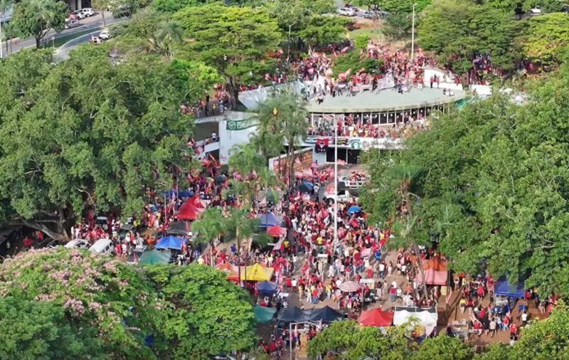 Apoiadores de Lula realizam ato final em Goiânia antes da eleição