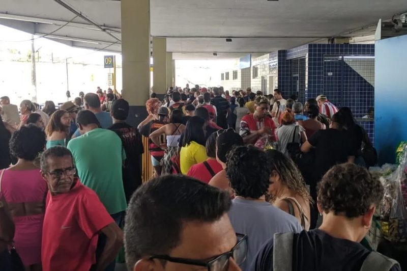 Após denúncias de falta de ônibus, TRE-PE manda restabelecer frota e viagens no Grande Recife