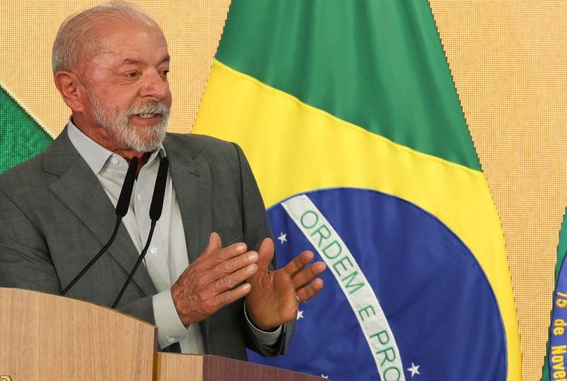 Lula planeja retomada de viagens internacionais em novembro