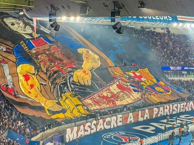 Barcelona denuncia PSG após mosaico com Massacre da Serra Elétrica