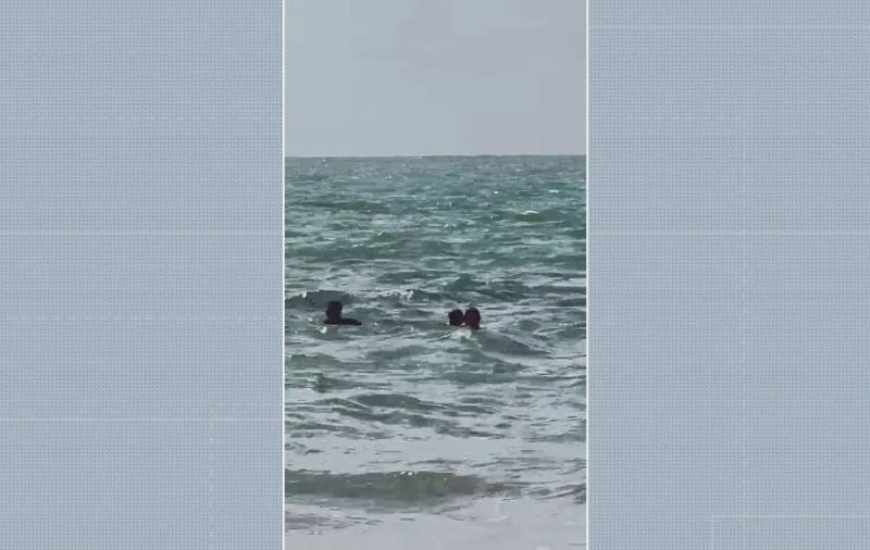 Barraqueiro desaparece ao salvar turistas no mar de Boa Viagem