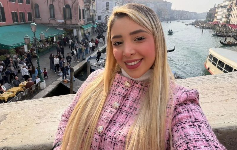 Brasileira morre enquanto dormia durante viagem a passeio à França, diz mãe