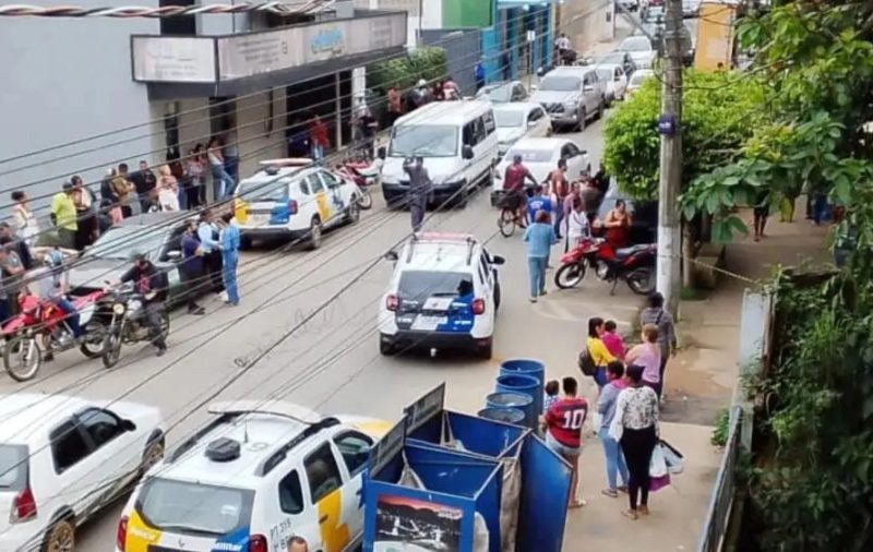 Cliente é executado a tiros dentro de barbearia em Guaçuí