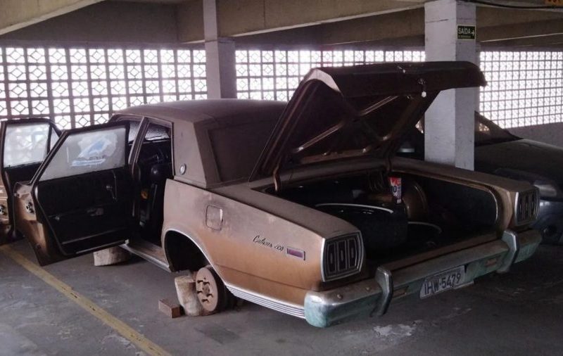 Resgate épico de Ford Galaxie preso no 9º andar após 17 anos