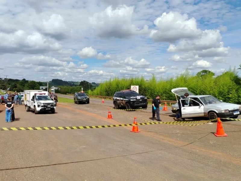 Corpo esquartejado é encontrado em porta-malas de carro durante abordagem e sete pessoas são detidas, no Paraná