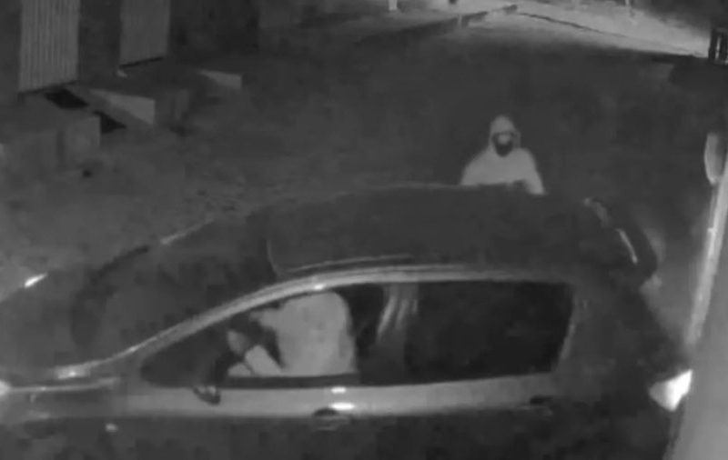 Criminosos arrombam portão de casa com carro, invadem o local gritando ‘polícia’ e matam jovem no Ceará