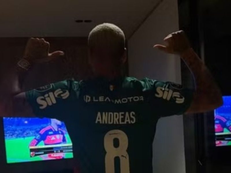 Deyverson zoa eliminação do Flamengo com camisa de Andreas