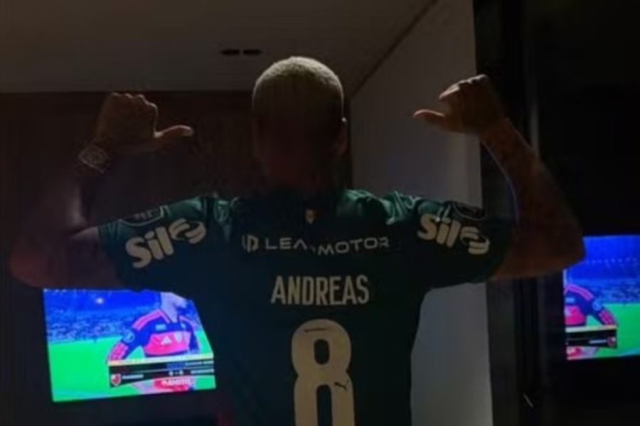 Deyverson comemora eliminação do Flamengo com camisa de Andreas Pereira
