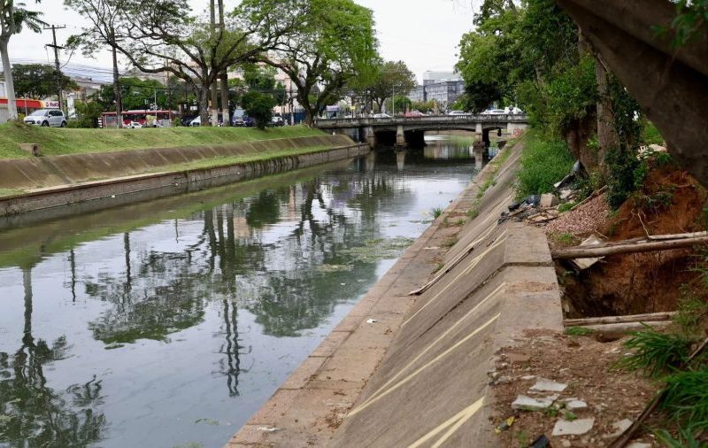 Dmae simula fechamento de comportas e retoma obra no Arroio Dilúvio, em Porto Alegre