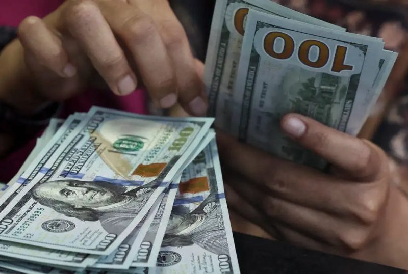Dólar fecha a R$ 5,44 e tem maior alta semanal desde 2008