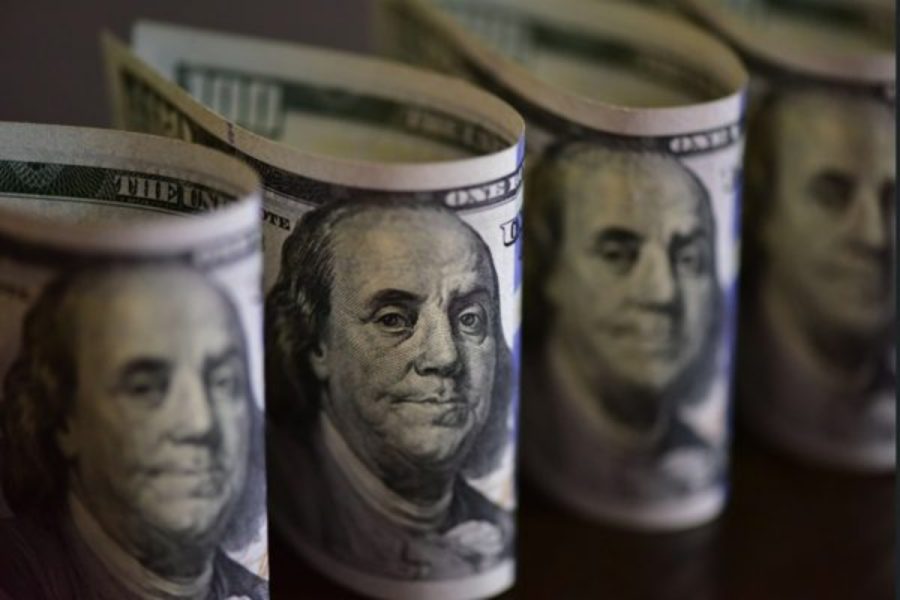 Dólar fecha em alta com preço do petróleo e baixa nos mercados asiáticos