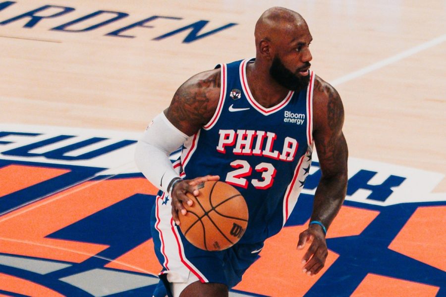 Estreia de LeBron James: 76ers batem campeões Knicks na NBA