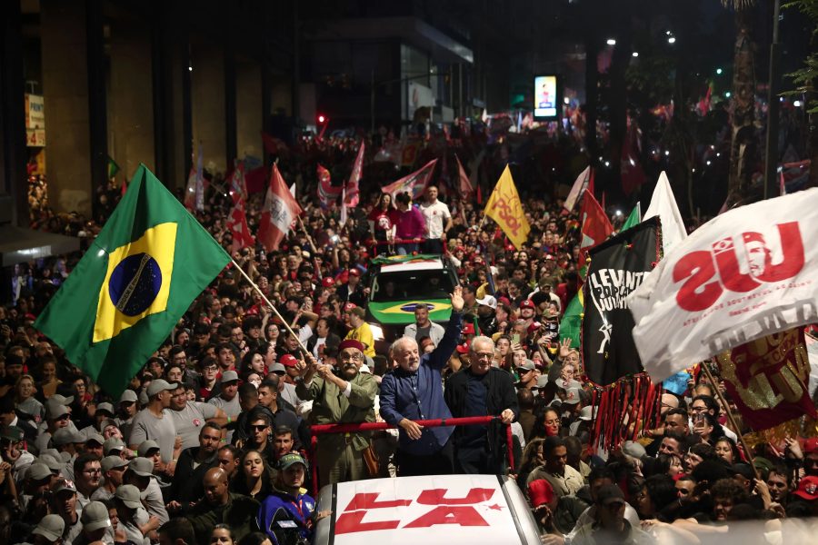 Em Porto Alegre, Lula faz maior votação em capitais fora do Nordeste