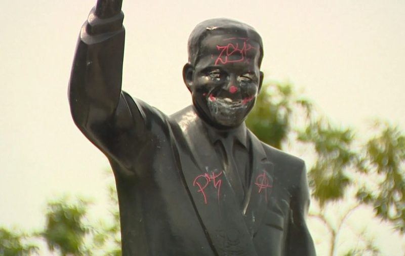 Estátua do ex-presidente João Goulart é vandalizada em Porto Alegre e família vai à polícia