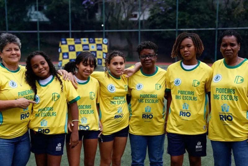 Ex-jogadoras da Seleção Brasileira inspiram alunas em escolas do Rio