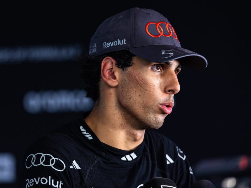 F1: Bortoleto é punido em 20 posições e larga no fim do grid em Austin