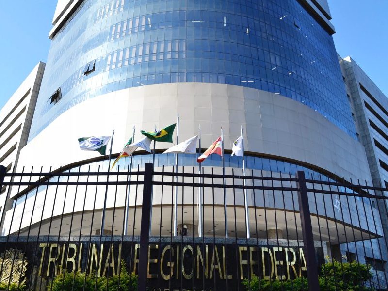 Falhas no PHP levam tribunais no Brasil e Anatel a suspender sistemas; governo emite alerta