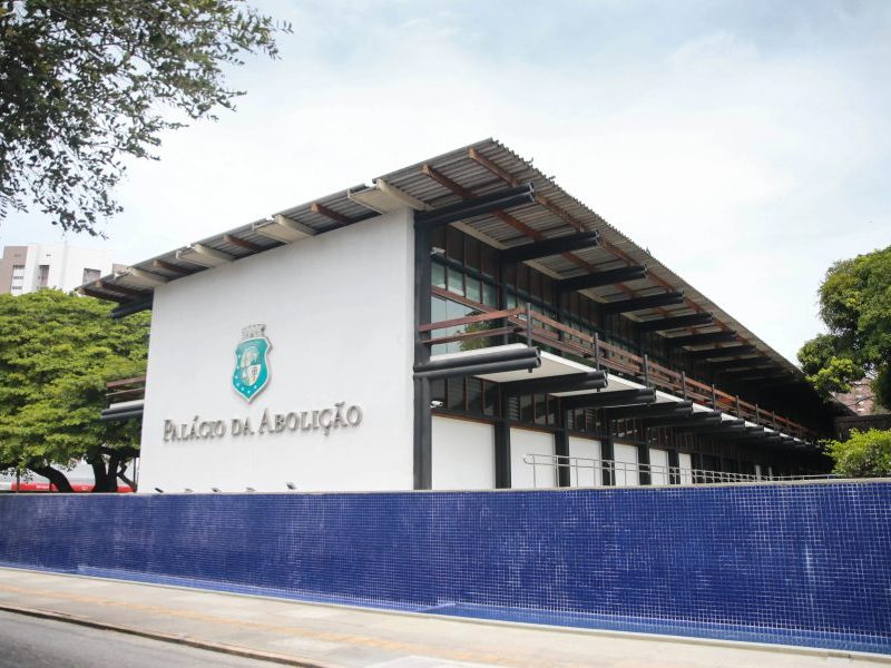 Governo do Ceará decreta ponto facultativo na segunda-feira (26) para servidores que votam longe do local de trabalho