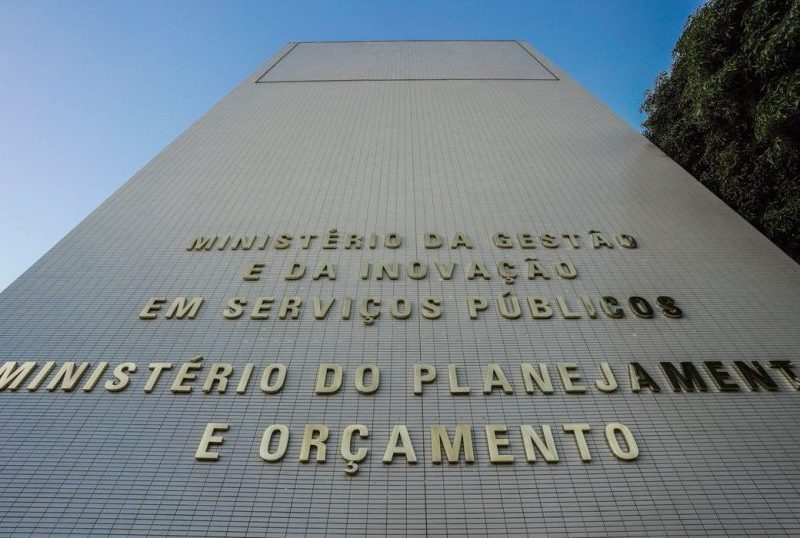 Governo libera R$ 5,2 bilhões para reforçar assistência social e saúde