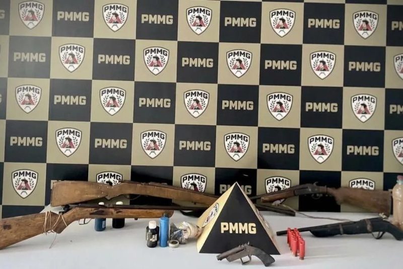 Homem é preso com cinco armas após companheira denunciar agressões, ameaças de morte e violência sexual em MG