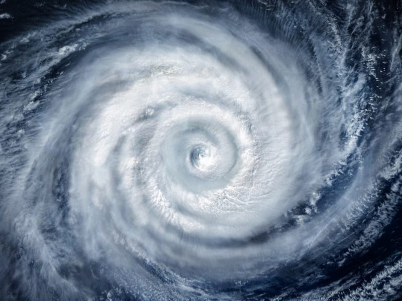 Inmet alerta para tempestades em 3 regiões e cita possível ciclone no Sul