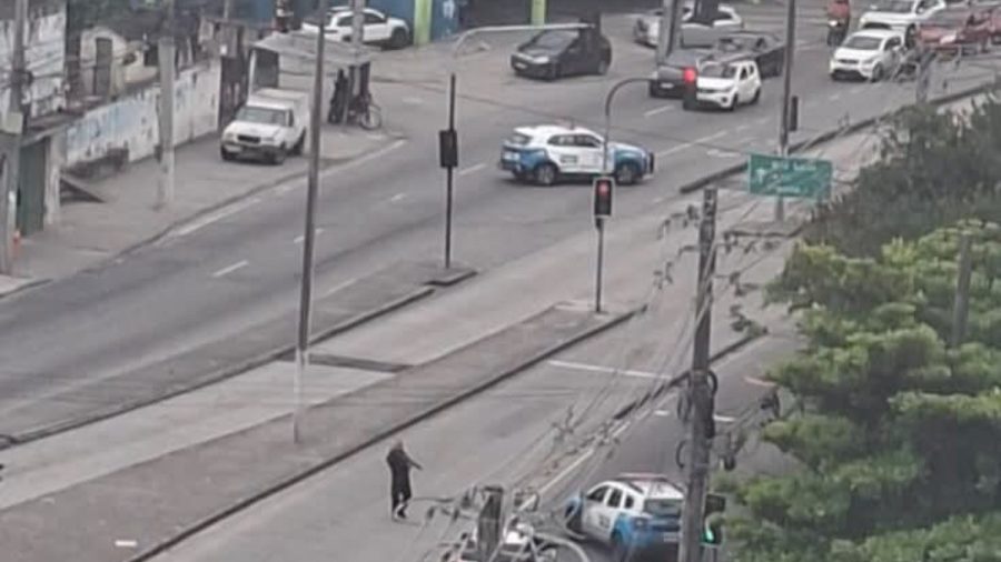 Interdição na Avenida Edgard Romero, em Madureira, afeta 11 linhas de ônibus