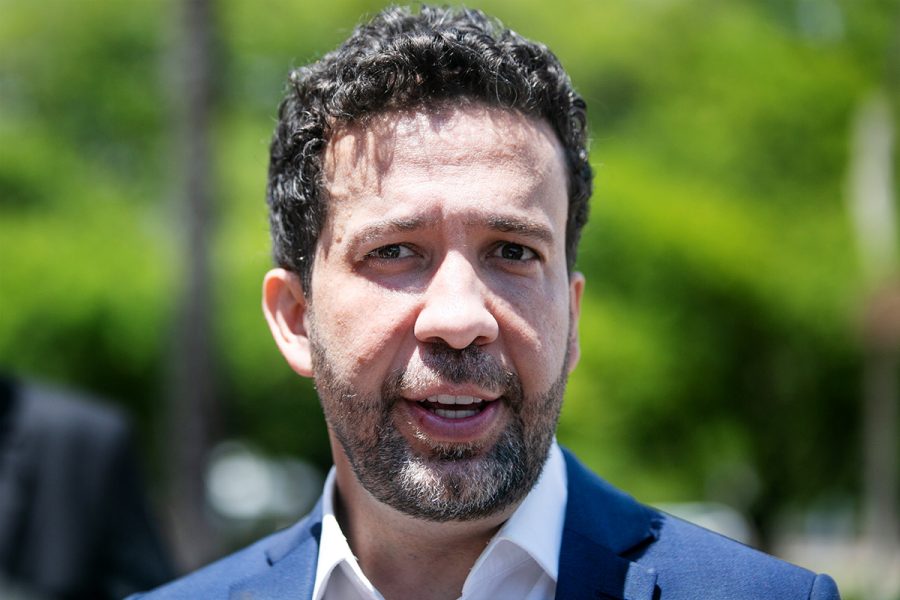Janones: prisão de Flávio daria "narrativa" para unir a extrema direita