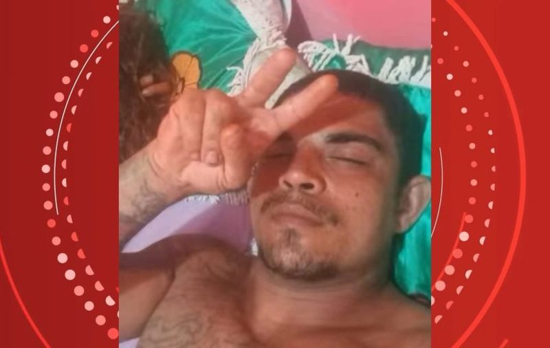 Jovem encontrado morto com sinais de tortura pode ter sido vítima de tribunal do crime, diz polícia