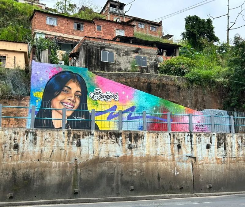 Homenagem em Juiz de Fora: pai cria mural para jovem morta em moto