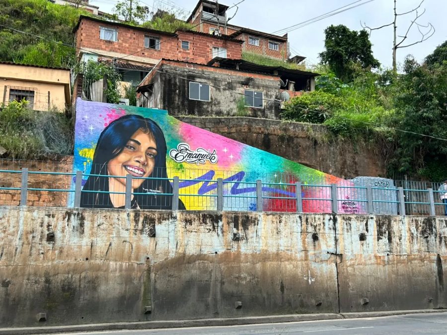 Jovem morta em acidente de moto na avenida JK, em Juiz de Fora, é homenageada em mural