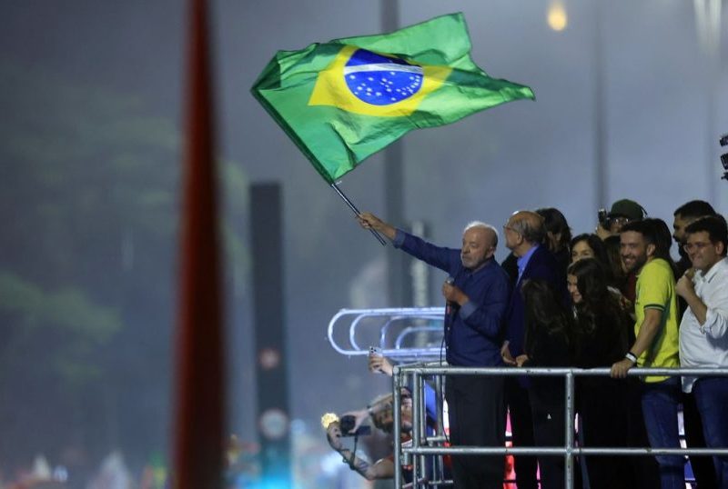 Líderes mundiais parabenizam Lula após reeleição no Brasil