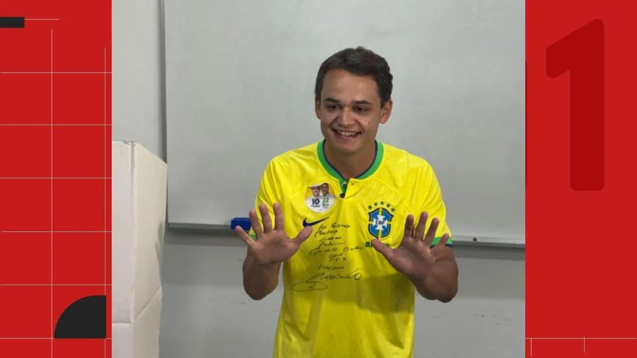 Lorenzo Pazolini (Republicanos) vota em Vitória