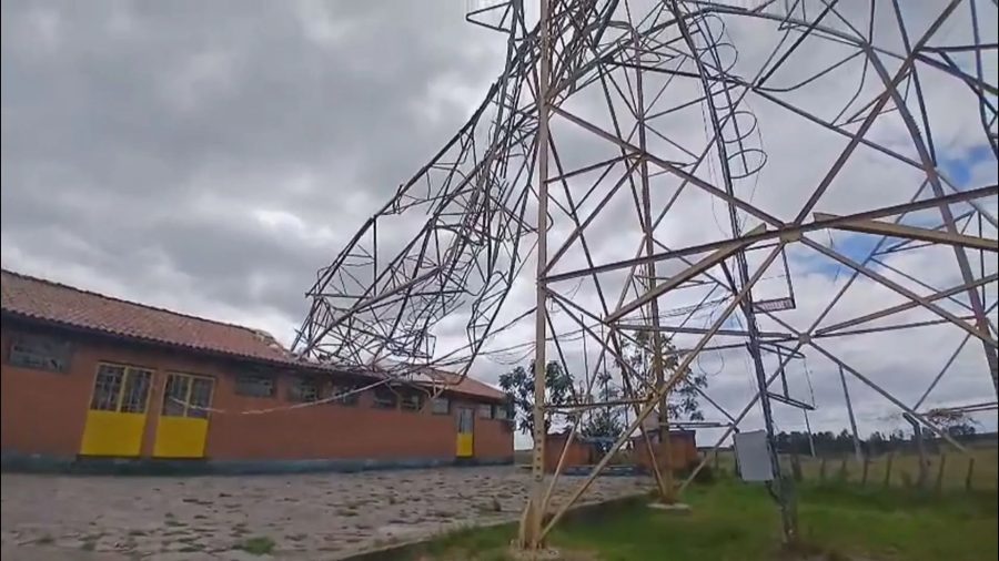 Torre de telefonia segue sobre escola no RS após 10 dias de queda