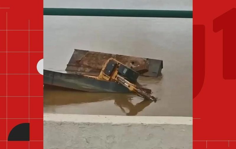 Máquina cai de balsa durante remoção de destroços de ponte no Rio Doce, em Linhares
