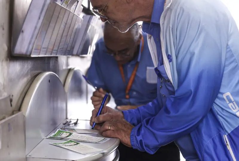 Mega-Sena acumula, e próximo prêmio será de R$ 300 milhões