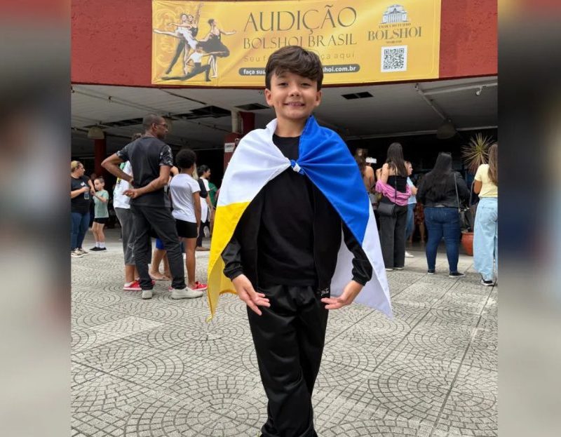 Menino do TO conquista vaga em Escola Bolshoi após aulas online e treinos em barra de balé feita pelo pai