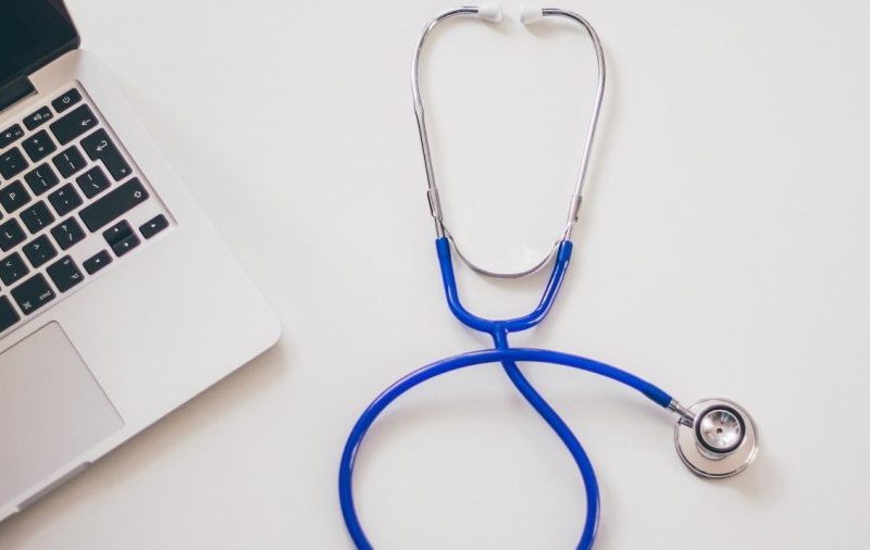 Microsoft diz que IA superou médicos em testes de diagnóstico