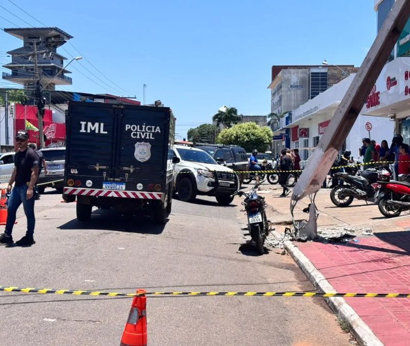 Motociclista morre após colisão violenta contra poste em Rio Branco