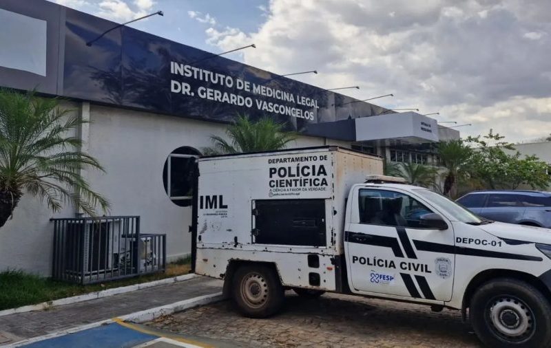 Motociclista morre após colisão em obra na Avenida Petrônio Portela