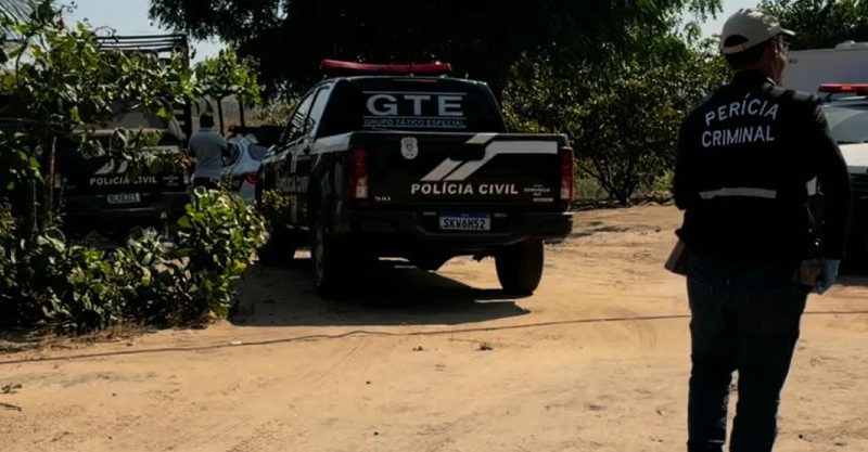Mulher é encontrada morta com golpes de enxada e filho é preso suspeito do crime, na Grande João Pessoa