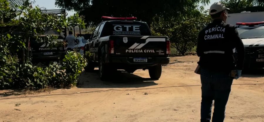 Mulher é encontrada morta com golpes de enxada e filho é preso suspeito do crime, na Grande João Pessoa