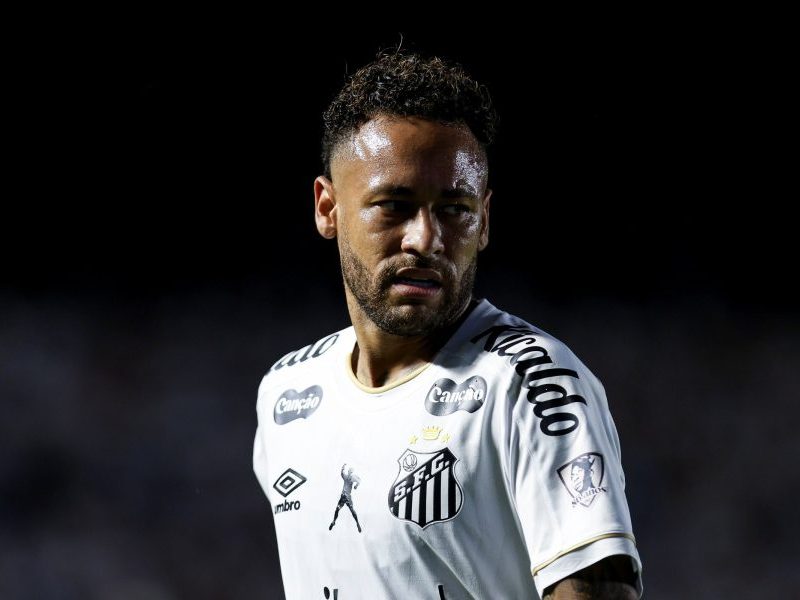 Neymar disputou apenas 5 de 20 clássicos possíveis pelo Santos