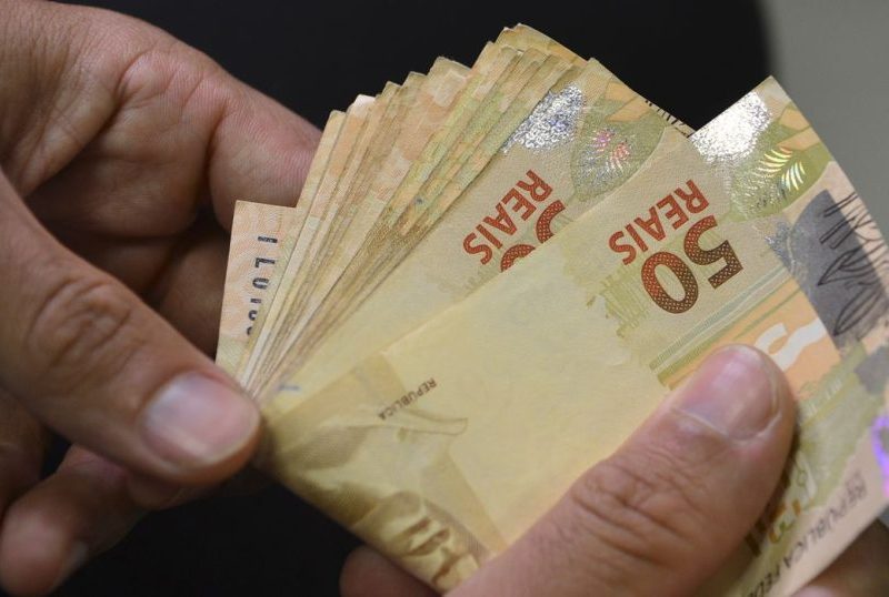 Número de superendividados no Brasil cresceu 75% em cinco anos, diz BC
