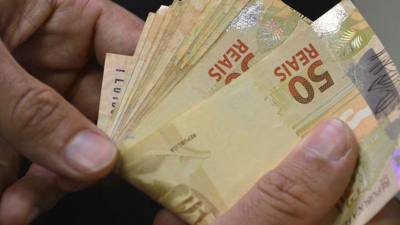 Número de superendividados no Brasil cresceu 75% em cinco anos, diz BC