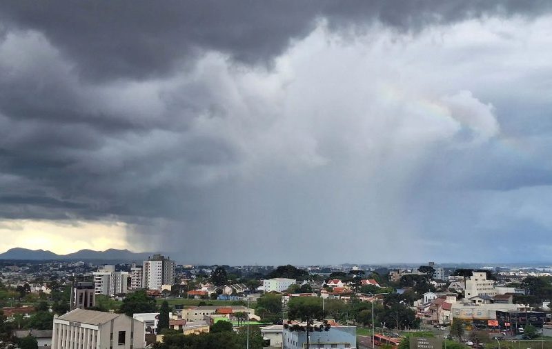 Alertas de tempestade no PR: fim de semana de eleições tem risco
