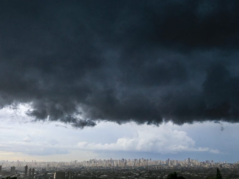 Alerta de tempestade no Paraná: veja previsão de chuva e ventos